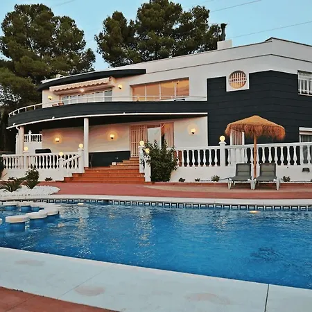 Tess Arenas Villa