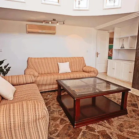 Tess Arenas Villa
